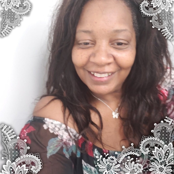 Profile Picture of Anita Ellis (@anitaellis236) on Poshmark