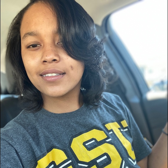 Profile Picture of Meashell Crosby (@meashellcrosby) on Poshmark