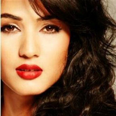 Profile Picture of ★ Sonal Chauhan FC ★ (@TeamSonal) on Twitter