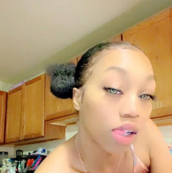 Profile Picture of Dennishya Richmond (@dennishyar) on Poshmark