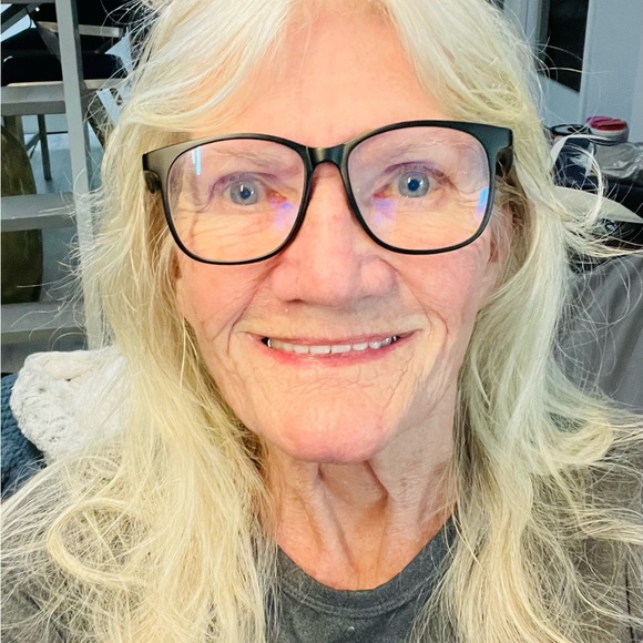 Marylou Delpierre - Poshmark Profile Picture of Marylou Delpierre (@mldsn105) on Poshmark