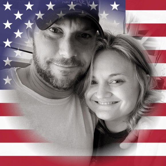 Profile Picture of Angela Nolff (@angelanolff) on Poshmark