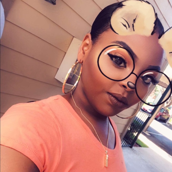 Profile Picture of Danielle Rector (@daniellerector) on Poshmark