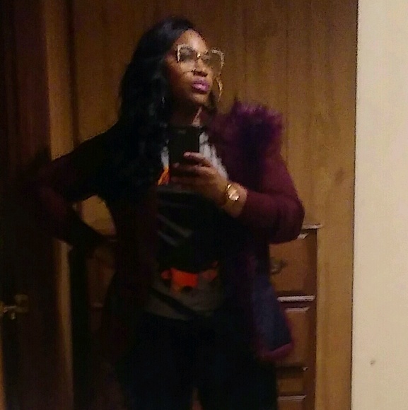 Profile Picture of Amber Patterson (@karmako34) on Poshmark