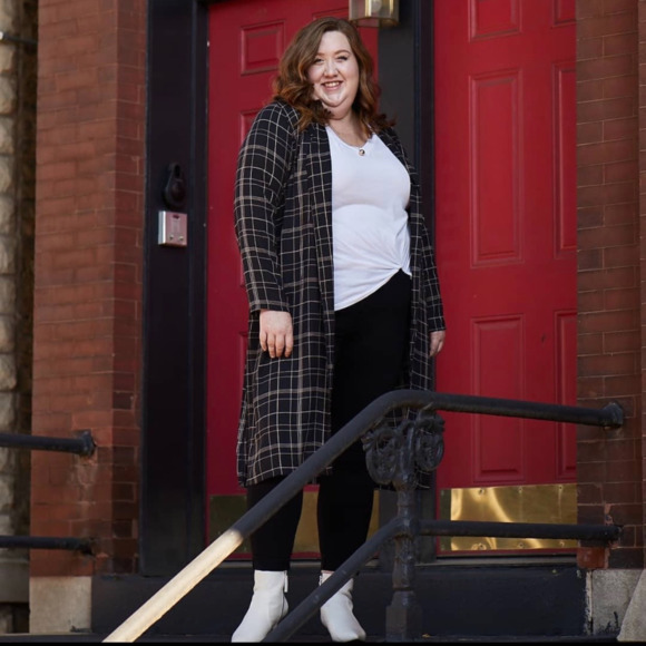 Profile Picture of Annie Pfohl (@annielouise93) on Poshmark