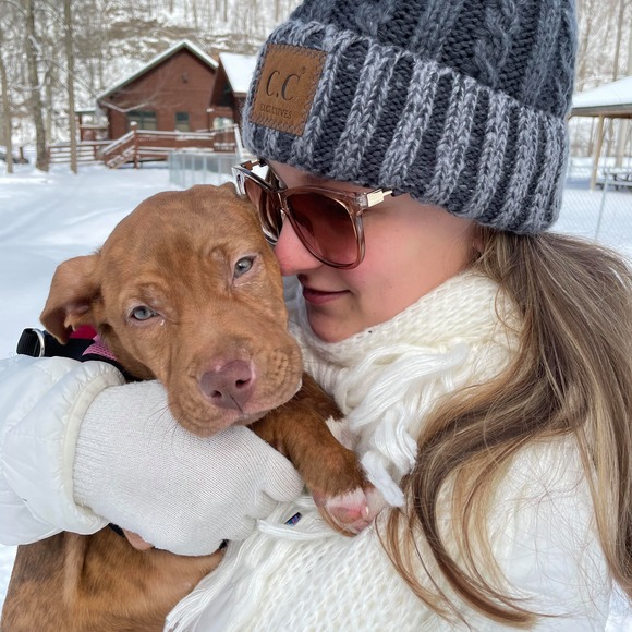 Profile Picture of Rebecca Brasko (@rebeccabrasko) on Poshmark