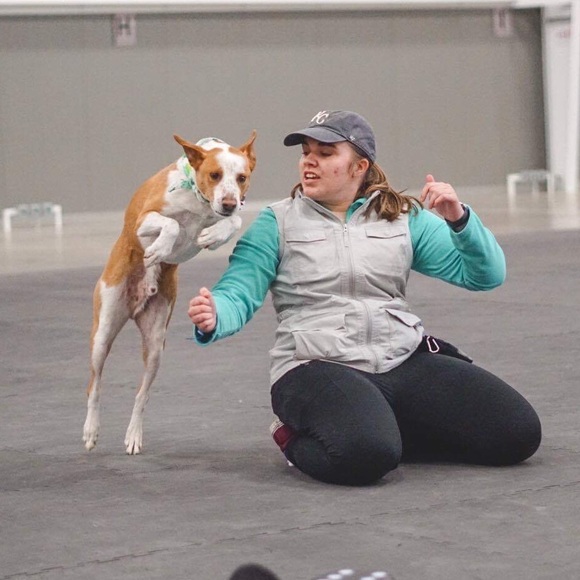 Profile Picture of Emily Remmers (@fowlerandfamily) on Poshmark