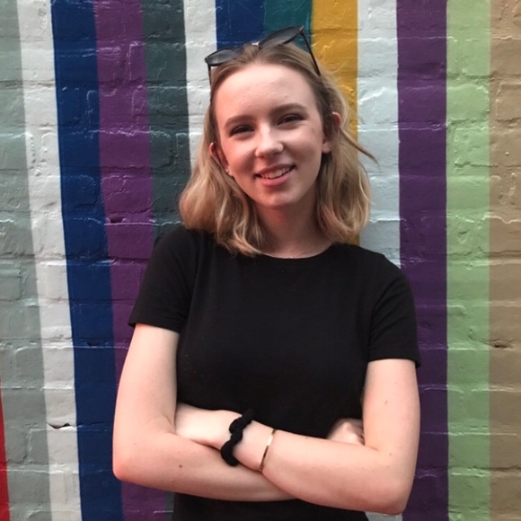 Profile Picture of Chloe Brake (@clbrake1900) on Poshmark