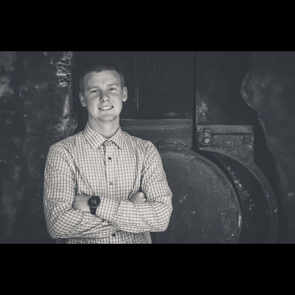 Profile Picture of Erik Bell (@ebellzz) on Poshmark