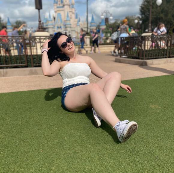 Profile Picture of Lauren Hould (@lauren_hould) on Poshmark
