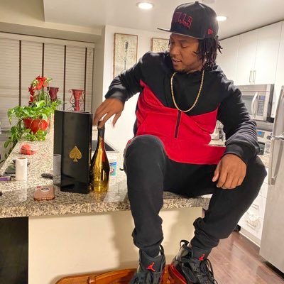 Profile Picture of BRUCE WAYNE (@BRxCEWvYNE) on Twitter