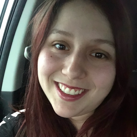 Profile Picture of Nicole Clausen (@lilwolf511) on Poshmark