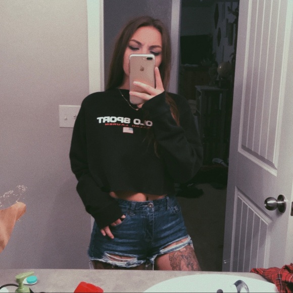 Profile Picture of Taryne Henninger (@taryne96) on Poshmark