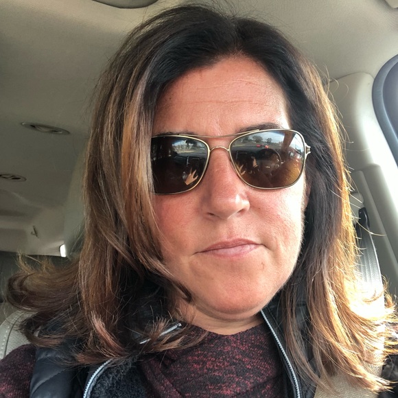 Profile Picture of Brooke Innocenti (@innocenti) on Poshmark