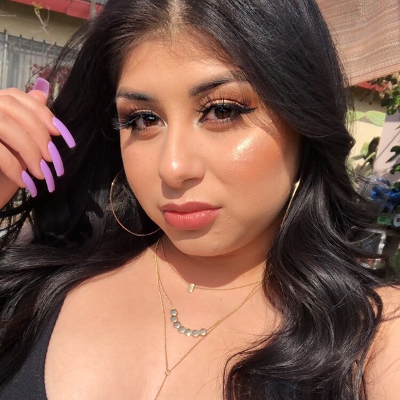 Profile Photo of Abigail Lopez (@aabbbyyyy_) on Poshmark