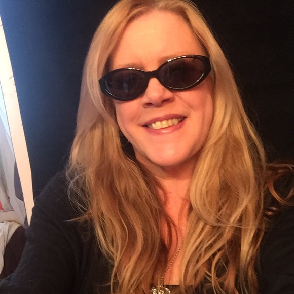 Profile Picture of Nancy Jahngrassi (@beautifullight_) on Poshmark