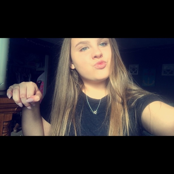 Profile Picture of Madi Plocinski (@madiplocinski) on Poshmark