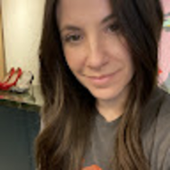 Profile Picture of Andree Roberts (@andreeroberts) on Poshmark