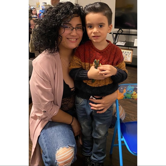 Krisnee Lopez - Poshmark Profile Picture of Krisnee Lopez (@krisnee2217) on Poshmark