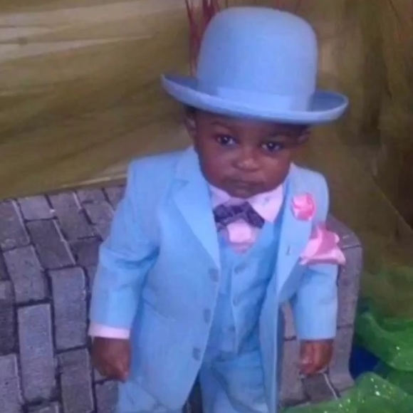 Julian Riley - Poshmark Profile Picture of Julian Riley (@oatmealfortnite) on Poshmark