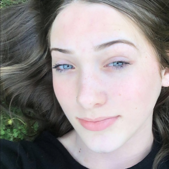 Profile Picture of Lily Schneider (@lilygotthegoods) on Poshmark