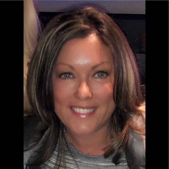 Profile Picture of Mary Pennebaker (@marypennebaker) on Poshmark