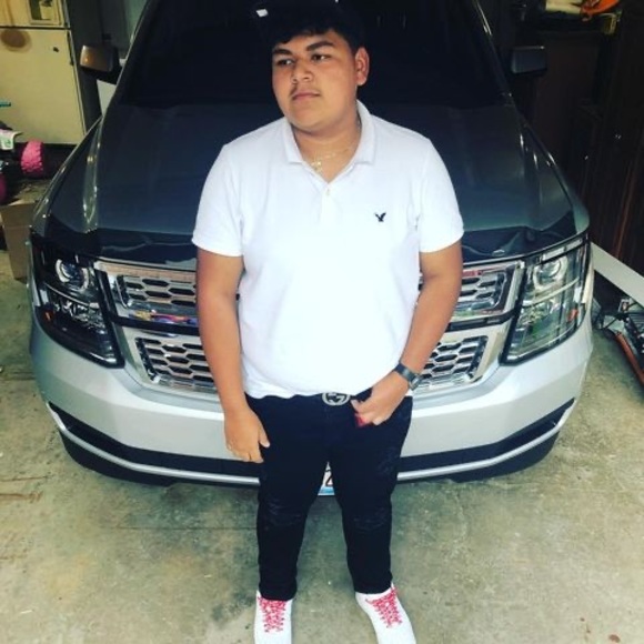 Profile Picture of Alex Paz (@alexpaz579) on Poshmark