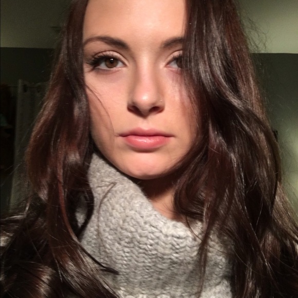 Profile Picture of Emily Kempa (@emilykempa) on Poshmark