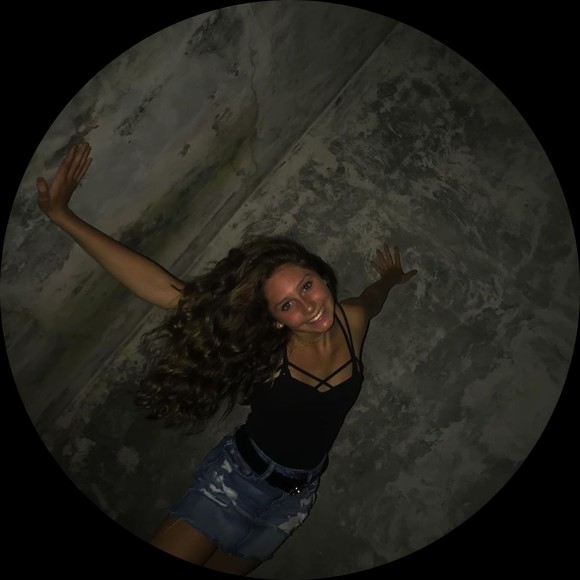 Profile Picture of Riley Siler (@rileysiler) on Poshmark