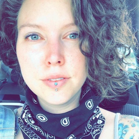 Profile Picture of Chenee Pfingsten (@dansendva) on Poshmark