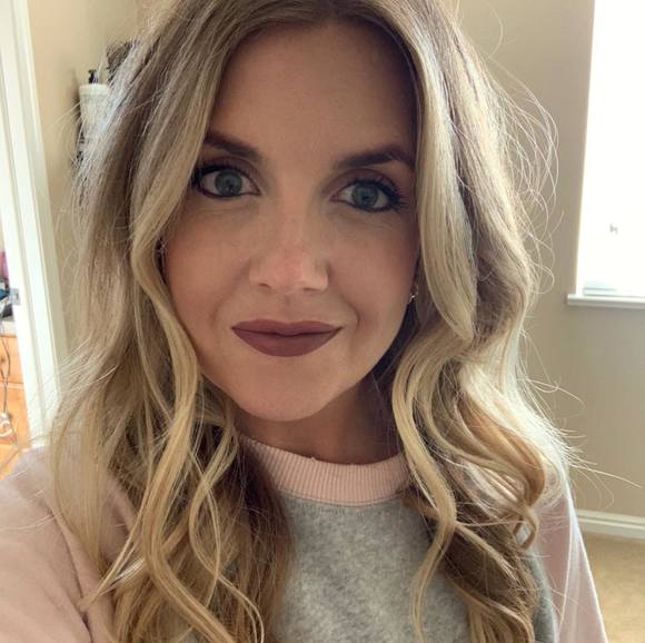 Profile Picture of Melanee Dinkelman (@melaneeprice) on Poshmark
