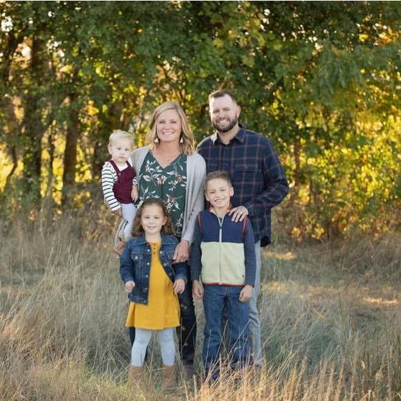 Profile Picture of Laura Bonnoitt (@laurabonnoitt) on Poshmark