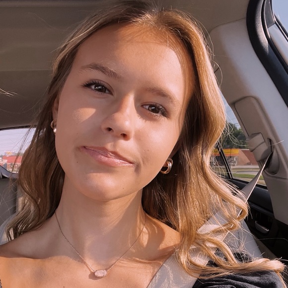Profile Picture of Teyah Riegel (@tmr510671) on Poshmark