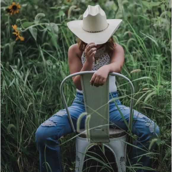 Profile Picture of Michelle Yoest (@mm_yoest) on Poshmark