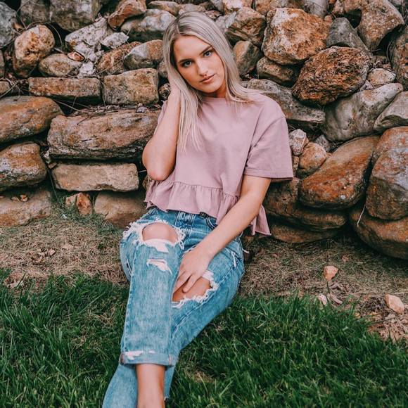 Profile Picture of Abby Duncan (@abbyduncan__) on Poshmark