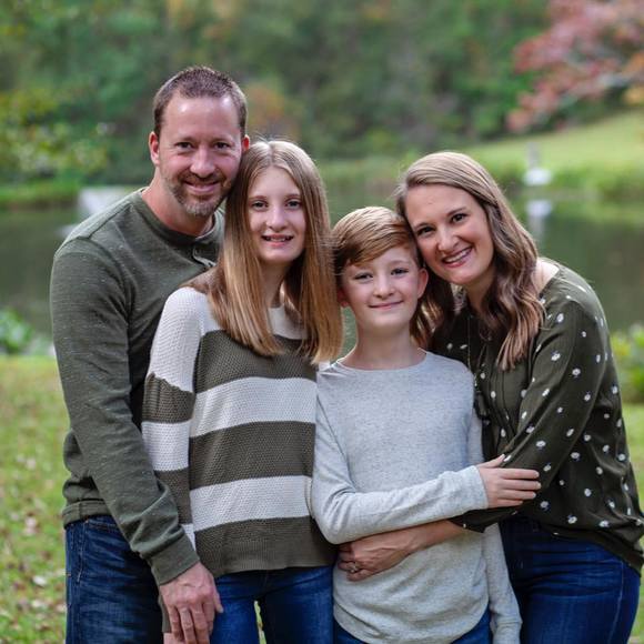 Profile Picture of Ryann Creel (@catcreel04) on Poshmark