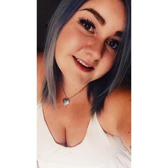 Profile Picture of Alexis Hanna (@lexiijine) on Poshmark