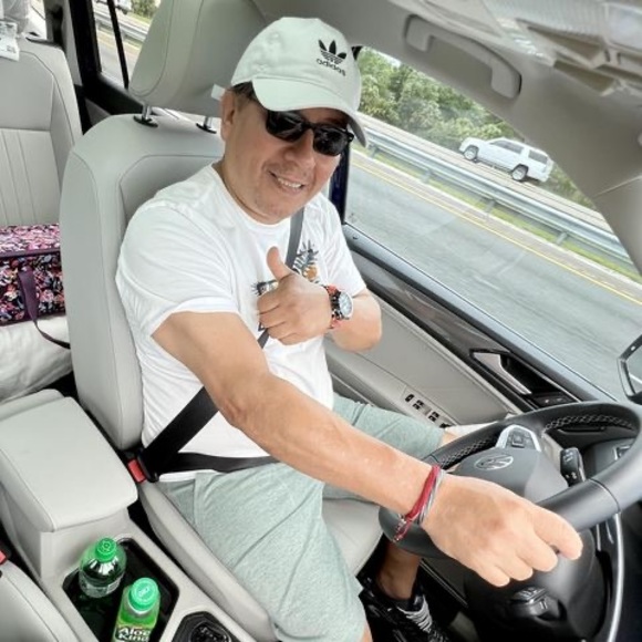 Profile Picture of Santiago Gomero (@santiagogomero) on Poshmark