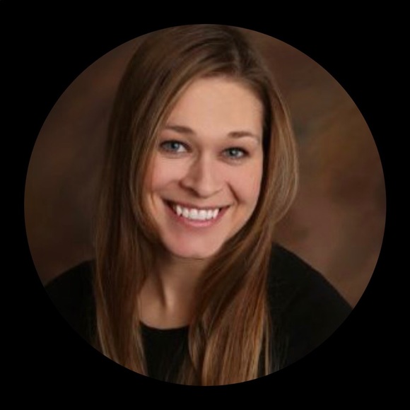 Profile Picture of Michelle Hammerling (@mishmoo24) on Poshmark