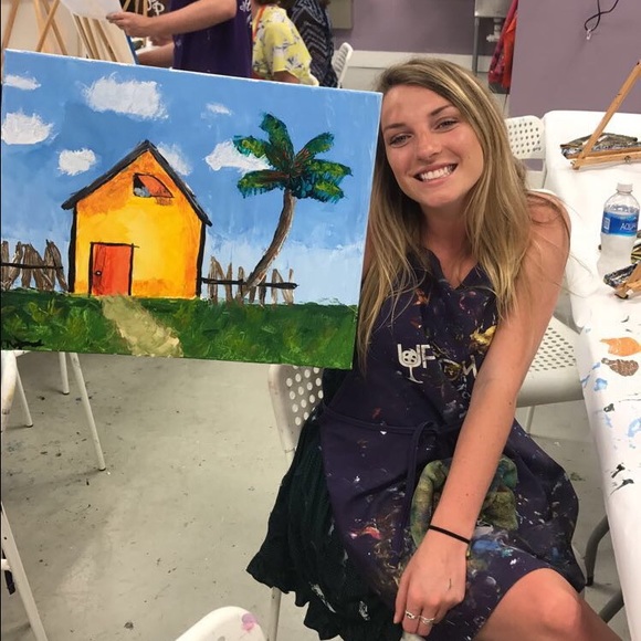 Victoria Rollins - Poshmark Profile Picture of Victoria Rollins (@victoriarollins) on Poshmark