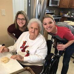 Profile Picture of Lori Petrel (@loripetrel) on Tiktok