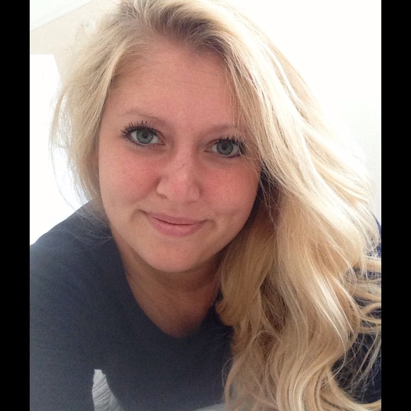 Profile Picture of Katie Spaeder (@kaspaeder) on Poshmark