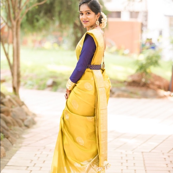 Profile Picture of Deepti Chennagiri nagendra (@deeptinagendra) on Poshmark
