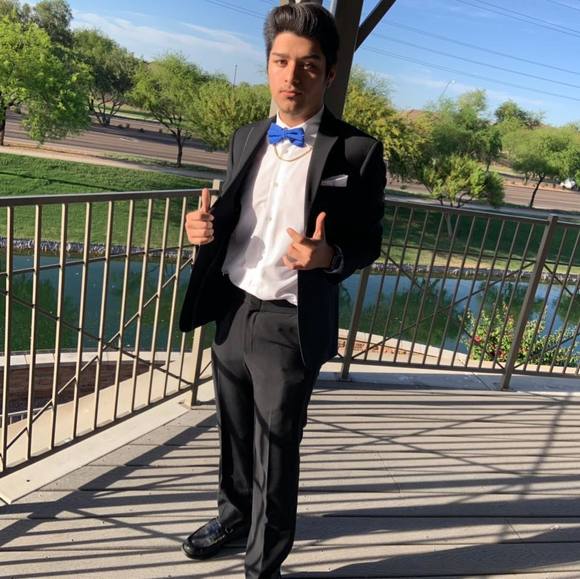 Profile Picture of Jonathan Ochoa (@jonnyochoa) on Poshmark