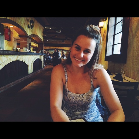 Profile Picture of Emily Adams (@emilya44) on Poshmark