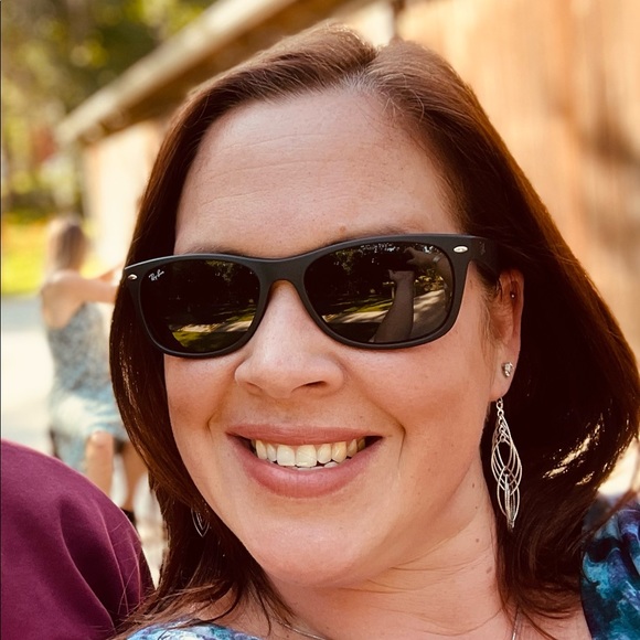 Profile Picture of Jeanmarie Brillante (@jeanieb18) on Poshmark