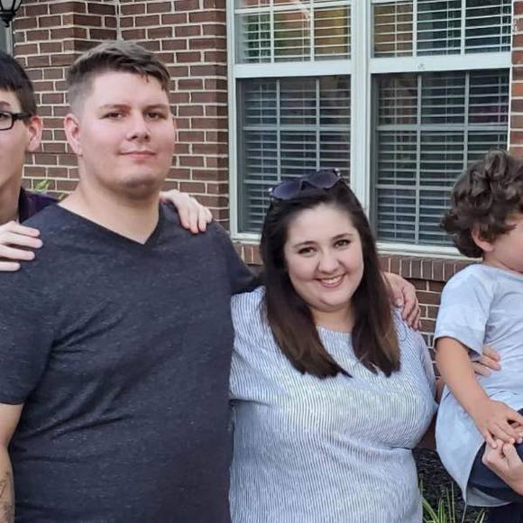 Profile Picture of Ariel Elyss (@miss_virus) on Poshmark