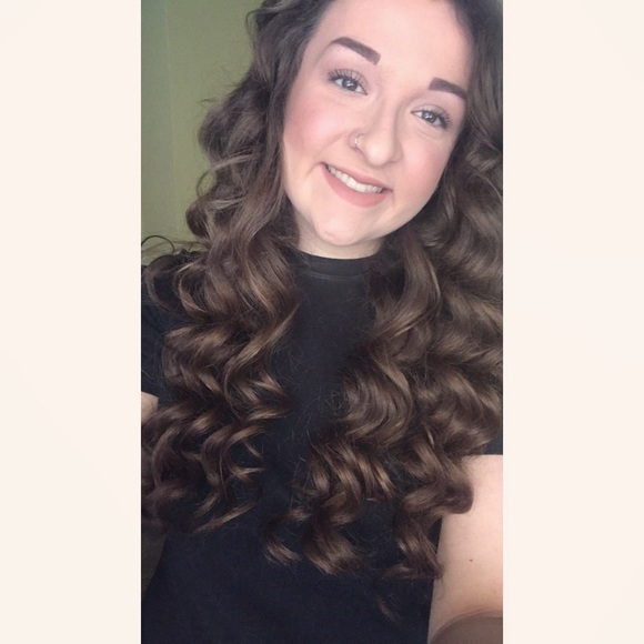 Profile Picture of Ashleigh Huckfeldt (@_ashleighhhh_) on Poshmark