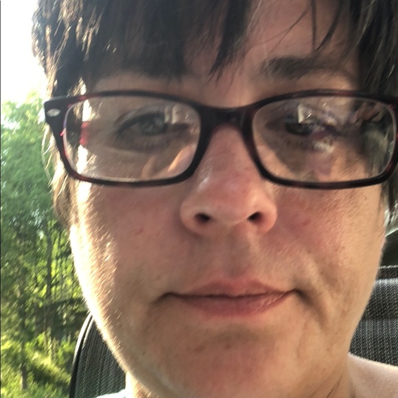 Profile Picture of Tani Schoneman (@tanirwschoneman) on Poshmark