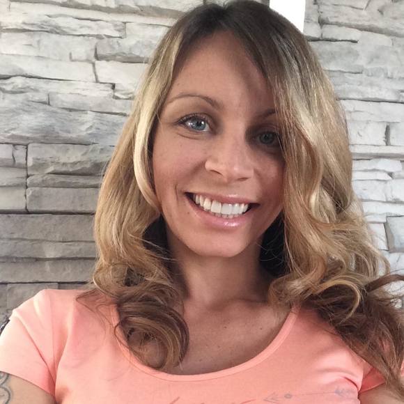 Profile Picture of Samanta Bisson (@samantabisson) on Poshmark